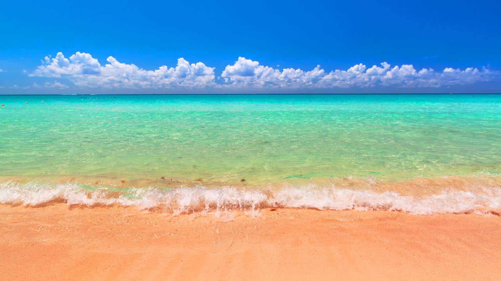 Traumhafter Strand am karibischen Meer in Playa del Carmen, Mexiko