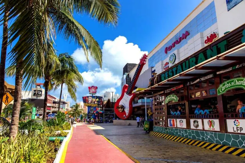 Cancún, México - Guía Turística Rápida 10 Cancún Vida Nocturna - Hard Rock Cafe y Coco Bongo