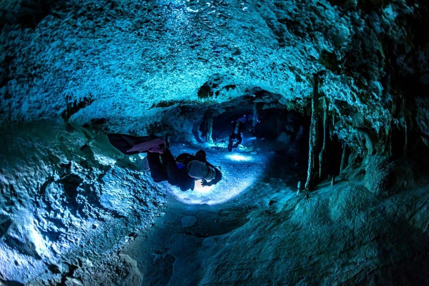 Peligros del buceo en cuevas