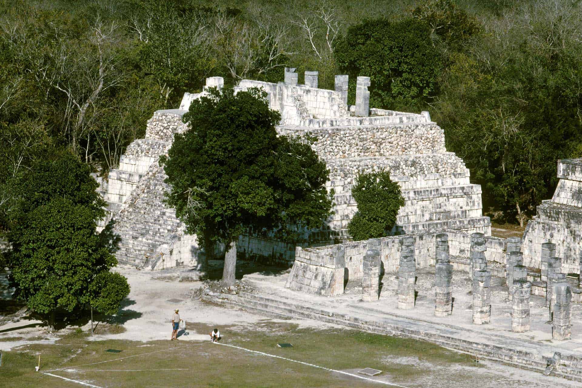 Maya Ruinen von Chichen Itza, Mexiko - Tempel des großen Opfertisches