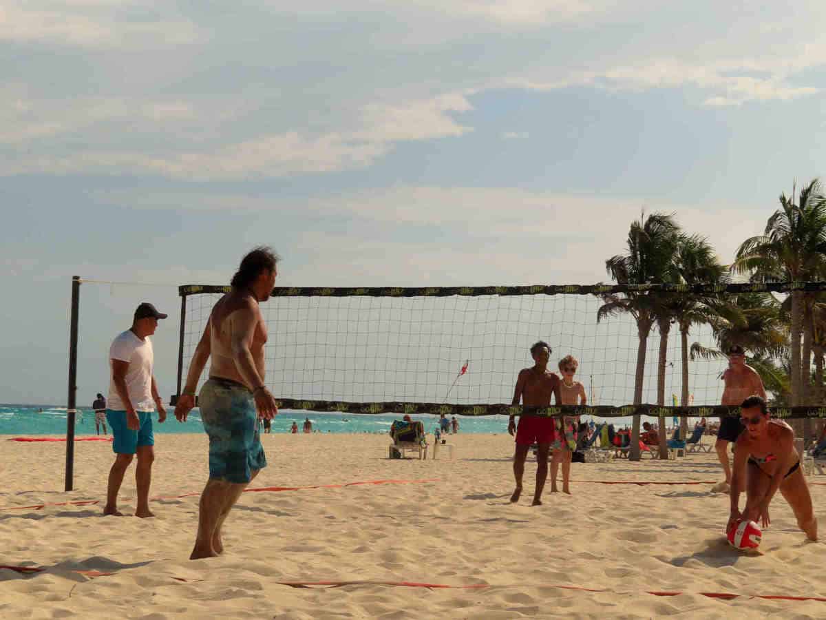 Actividades en el Hotel Allegro Playacar - Voleibol de Playa