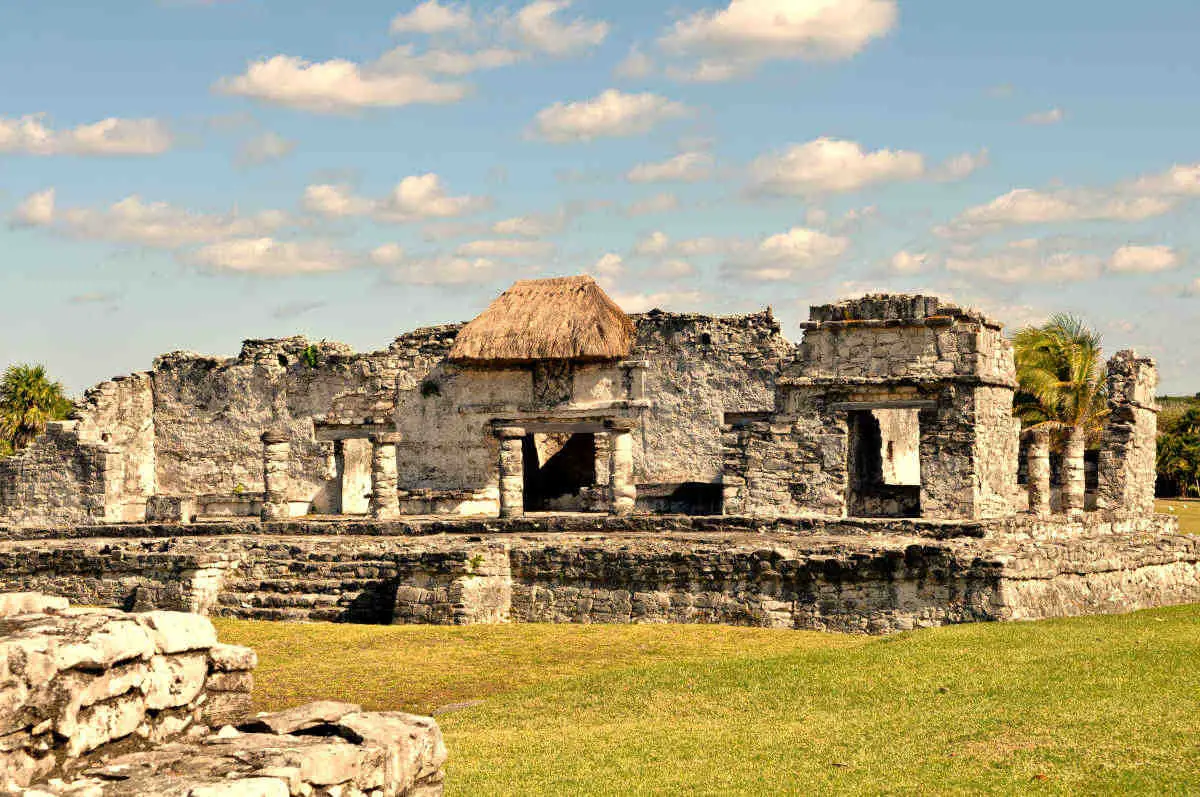 Maya Ruinen von Tulum - Tempel des Herabsteigenden Gottes